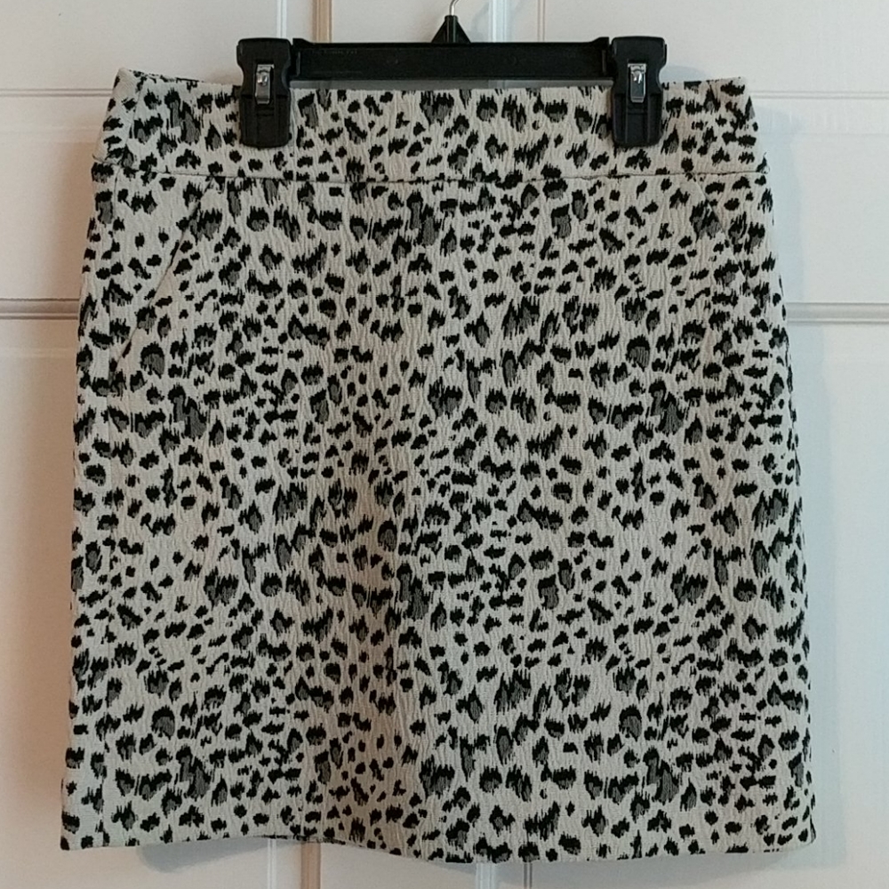 Ann Taylor LOFT snow leopard skirt petite